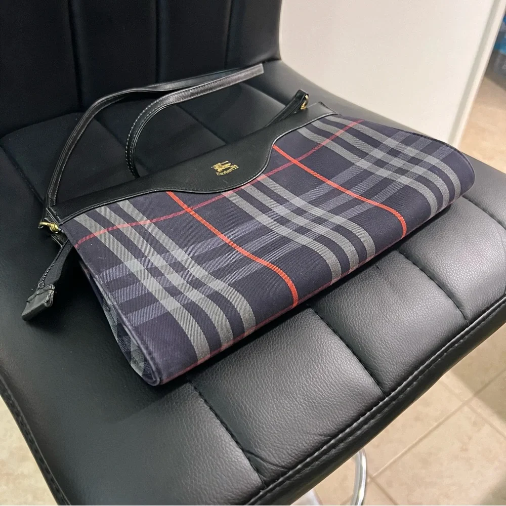 Vintage Burberrys | Nova Check Navy Blue Shoulder Bag - Picture 5 of 7